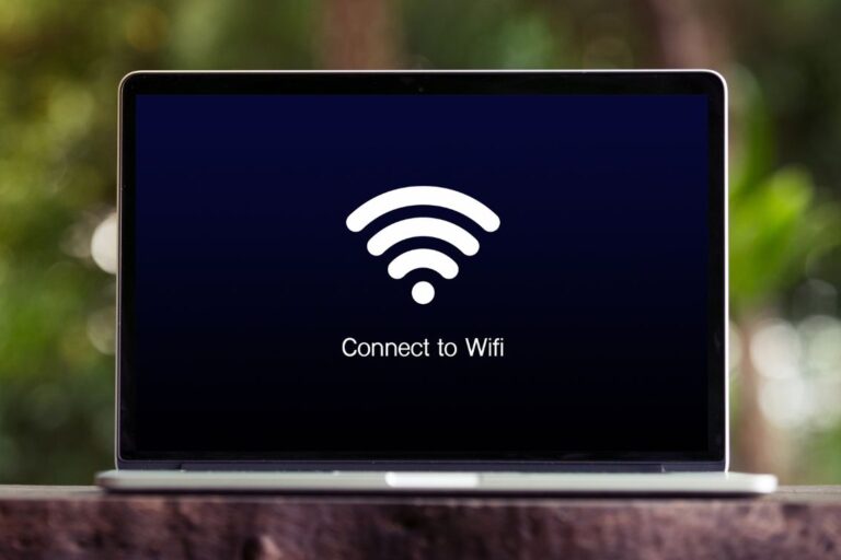 Tips for Staying Safe on Open Access Wi-Fi Tips for Staying Safe on Open Access Wi-Fi