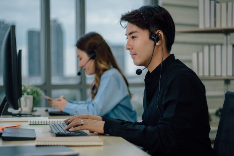 5 Ways Outsourced Help Desk Reduces IT Costs 5 Ways Outsourced Help Desk Reduces IT Costs