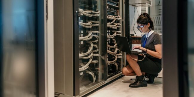 5 Benefits of Choosing Managed Server Service Provider - SwiftTech Solutions